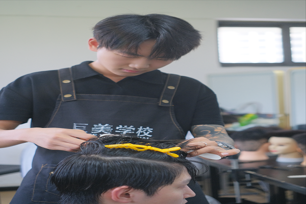 三個(gè)月美發(fā)能不能學(xué)會(huì)